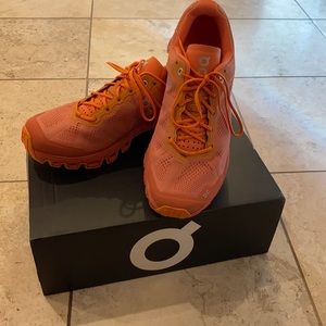 ON cloud venture shoe size 8